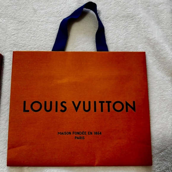 Auth Louis Vuitton M size box, dust bag & 2 different gift bags LIKE NEW! - Picture 11 of 14